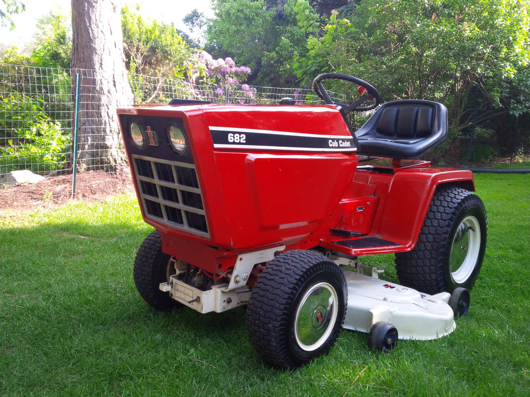 IH Cub Cadet 682 (1)