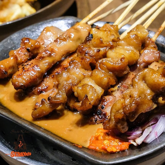 Sajian sate di Sate Khas Senayan.