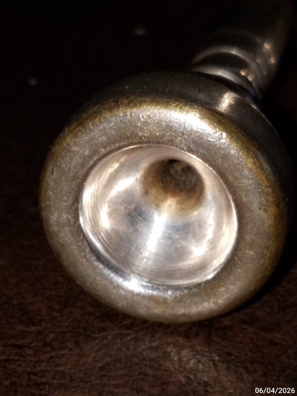 ITEM 2 Bach New York trumpet HEAVY MASS 10 5C (4)