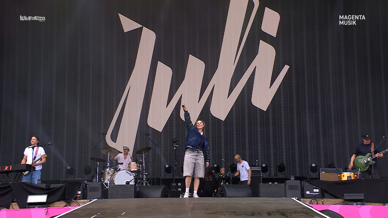 mpv-shot_JULI-Lollapalooza.Berlin.2025.WEB-DL.1080p.AVC-Нечипорук_00_02_07_0003