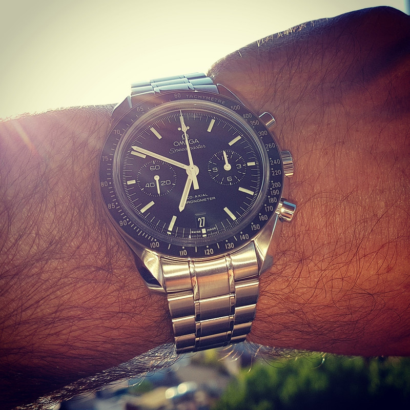 Omega Speedmaster Moonwatch Co-Axial Chronograph 44.25 mm Cal. 9300 (1)