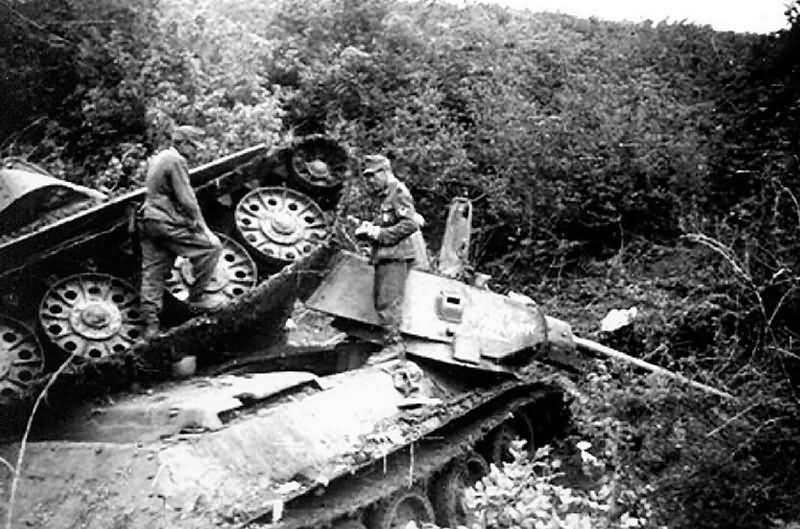 Tankistes sovietiques bourrins? Epero-T34-tank-destroyed-AFV-61