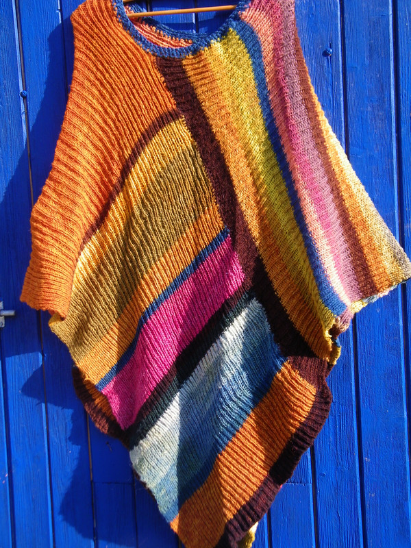 https://i.postimg.cc/13KLgxYP/poncho-franz-rouge-de-l-ouest-couleurs-vegetales-(2).jpg