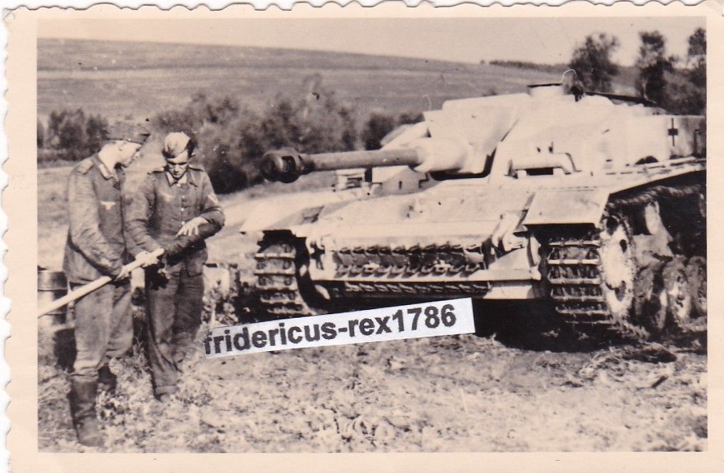 Foto WH Panzer Tank Sturmgeschütz StuG Saukopfblende bei Rohrrei
