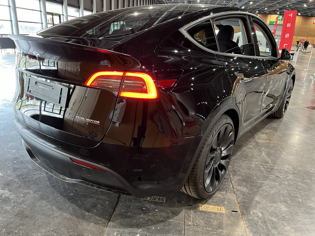 E8807687-079E-4959-8C2D-7C7239CC81B9