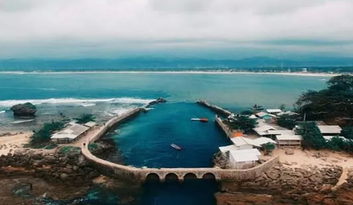 Menikmati Keindahan Pantai Cijayana yang sangat Terkenal di Bandung