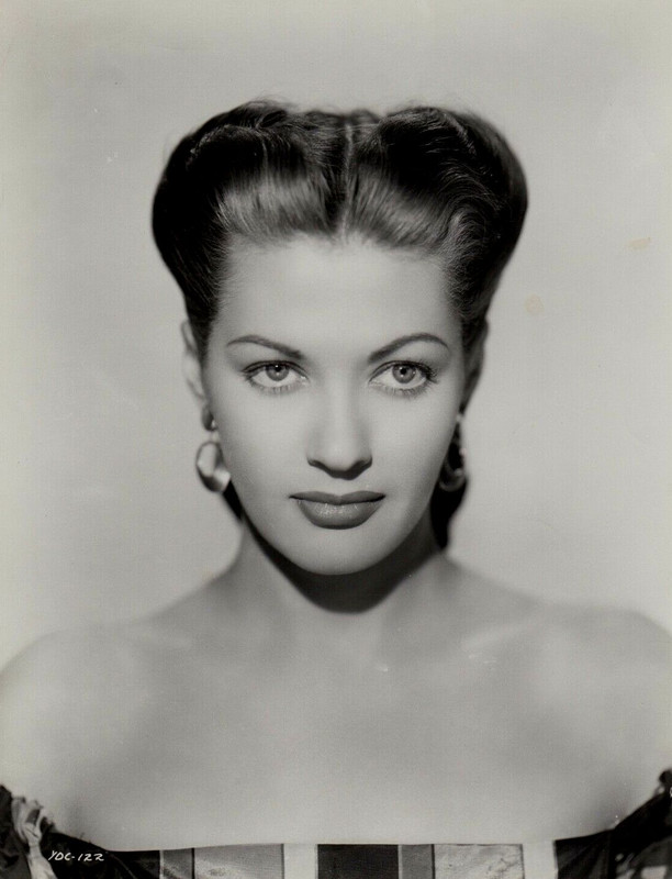 Yvonne_De_Carlo_c95