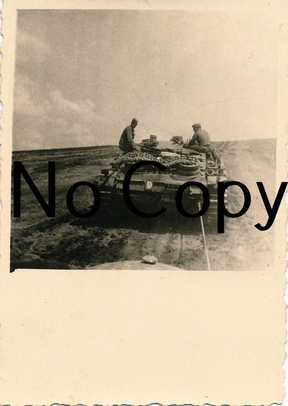 Foto WK2 Stug. Abtl. 1 - Russland 41 - quer gelände Panzer LKW schleppen X14