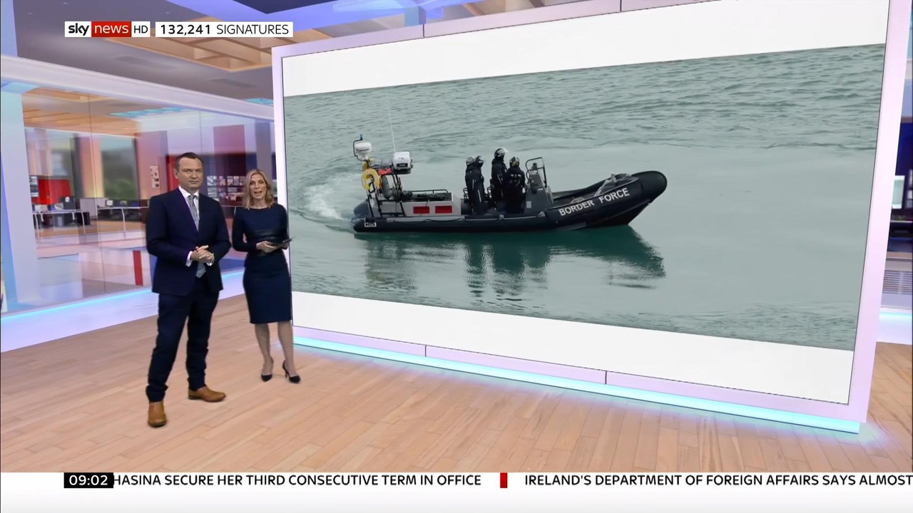 31 December - 09.00.00 - Sunrise. Sarah-Jane Mee with a mix of t