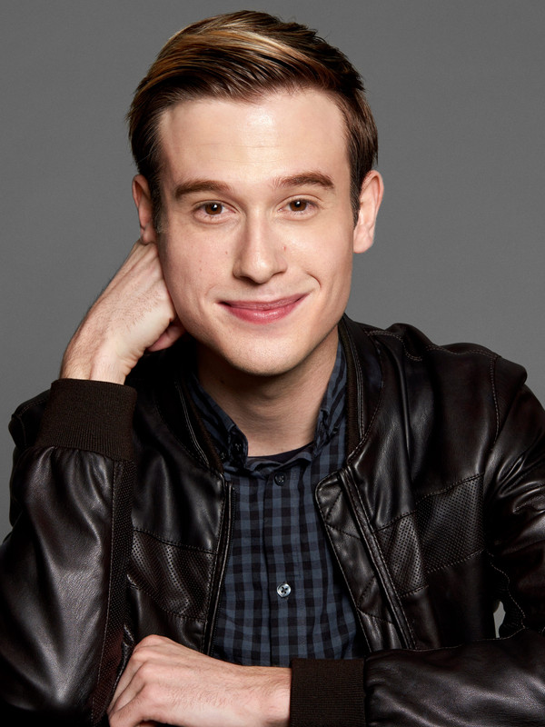 The 26-year old son of father (?) and mother(?) Tyler Henry in 2022 photo. Tyler Henry earned a  million dollar salary - leaving the net worth at  million in 2022