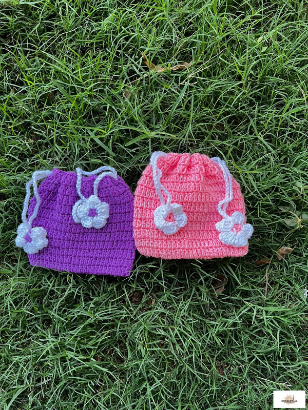 Crochet tiny pouches