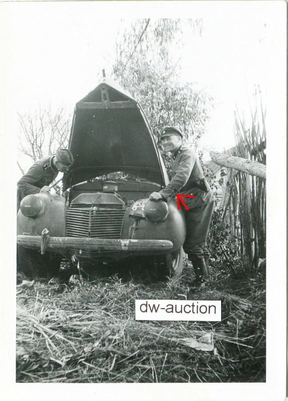 Soldat mit Schirmmütze und Ä-Band KB von T-Divis