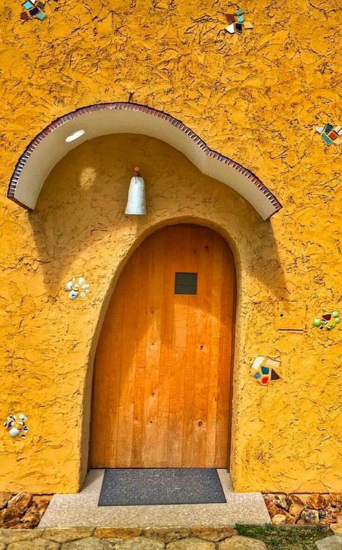 yellowarchedoor.jpg