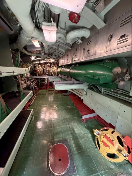 98-aft-torp-room-01.jpg