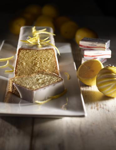 cake lemoniou me glaso