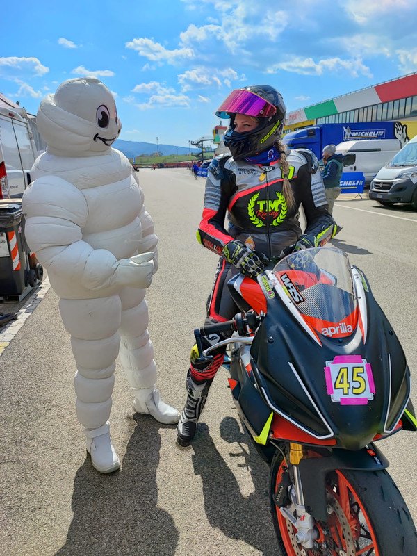 0F5DD54C-09FD-42F6-9A4F-CA6FA20ABEE0