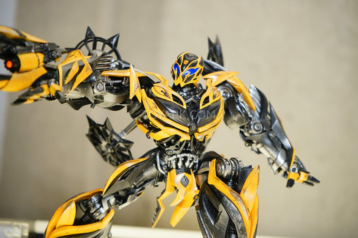 SDCC-2015-Comicave-Studios-Transformers-005