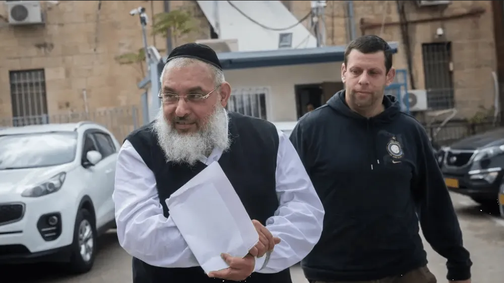Rabino de Jerusalén se declara culpable; abusó de por lo menos 30 mujeres