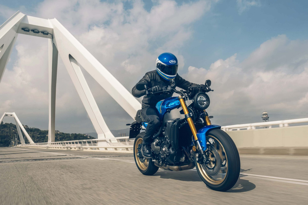 Мотоцикл Yamaha XSR900 2022.