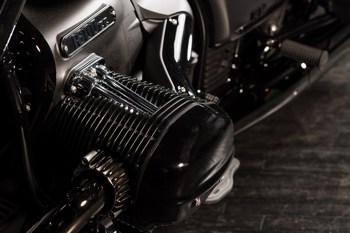 P90503588_highRes_bmw-r-18-roctane-stu