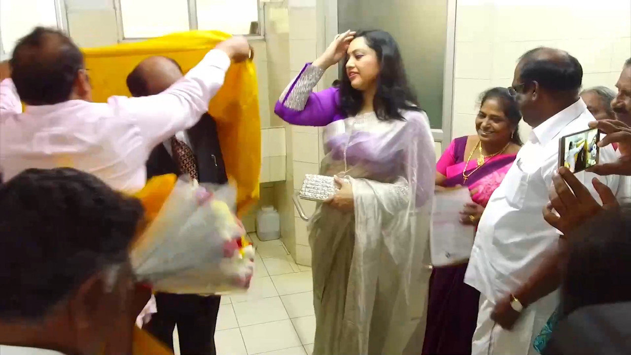 Milf Meena sexy in saree.mkv_snapshot_01.11.573