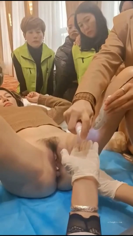 3现场教学：众学员围观女性私密保养，老师手法不错，学会了绝对能征服富婆！ (5)