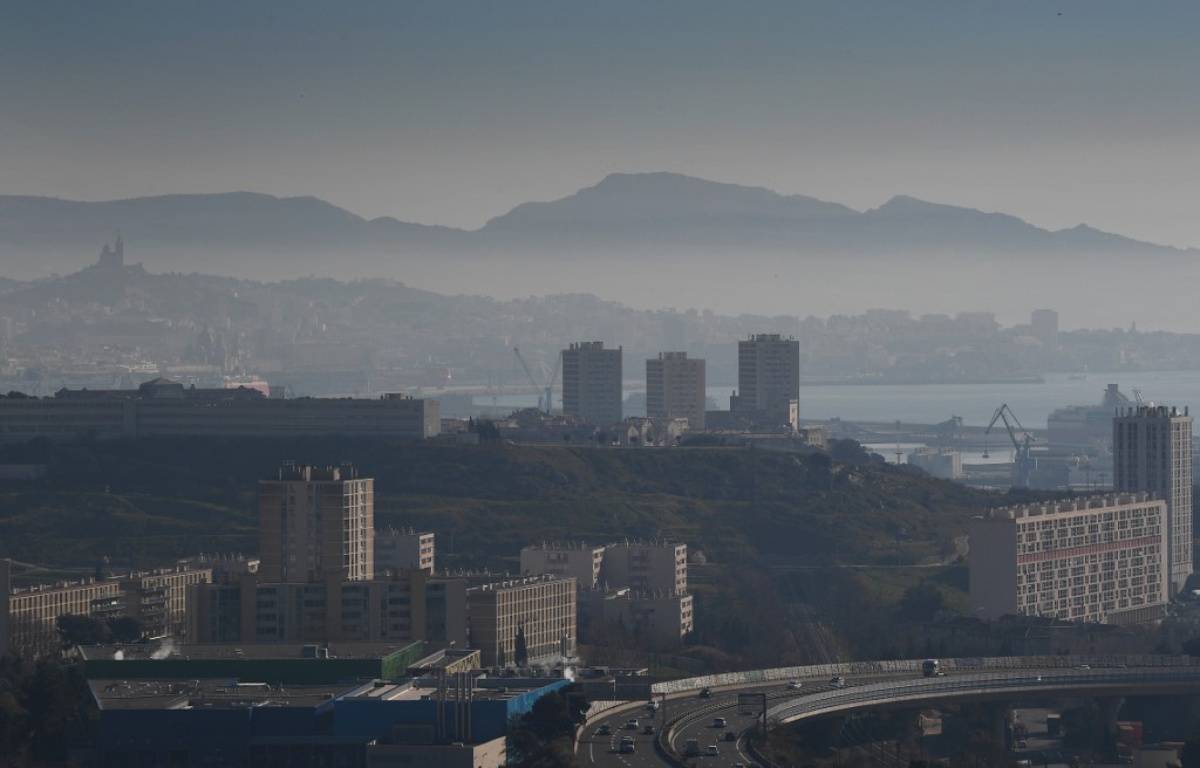 1200x768_nuage-pollution-marseille-illustration