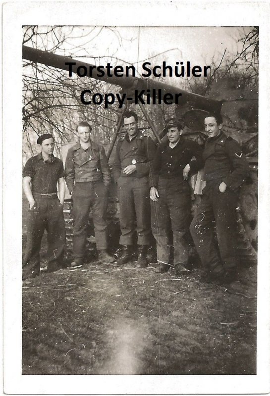Panzer Kolonne mit Sturmgeschütz Soldaten 1