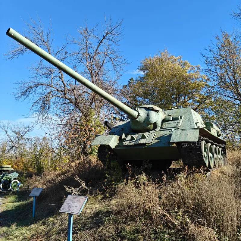 Monument de chars sovietiques a Izium -Ukraine Zzzzzzzzzzzzzzzzzzzzzzzzzzzzzzzzzzzzzzzzzzzzzzzzzzzzzzzzzzzzzzzzzzzzzzzz