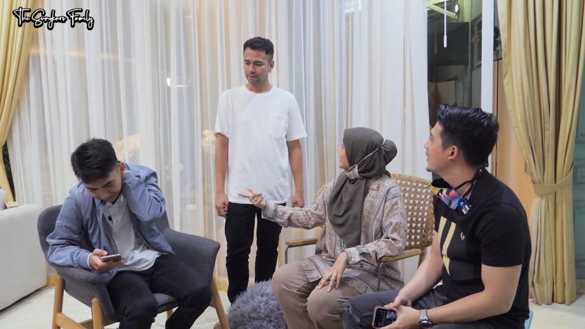 Raffi Ahmad meminta Dimas Ramadhan untuk memfollback akun Instagram Irwansyah 