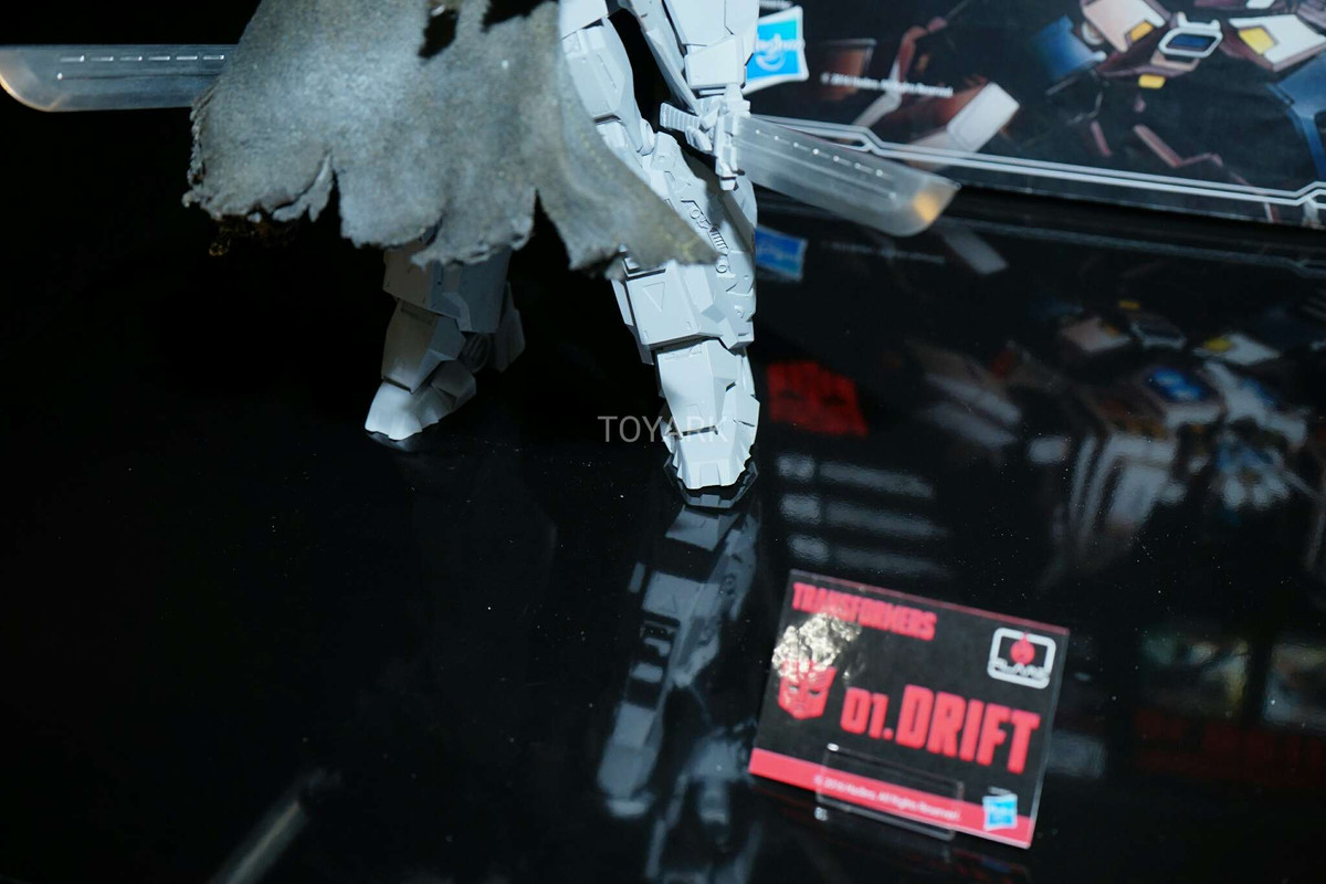 Toy-Fair-2017-Bluefin-Flame-Drift-008