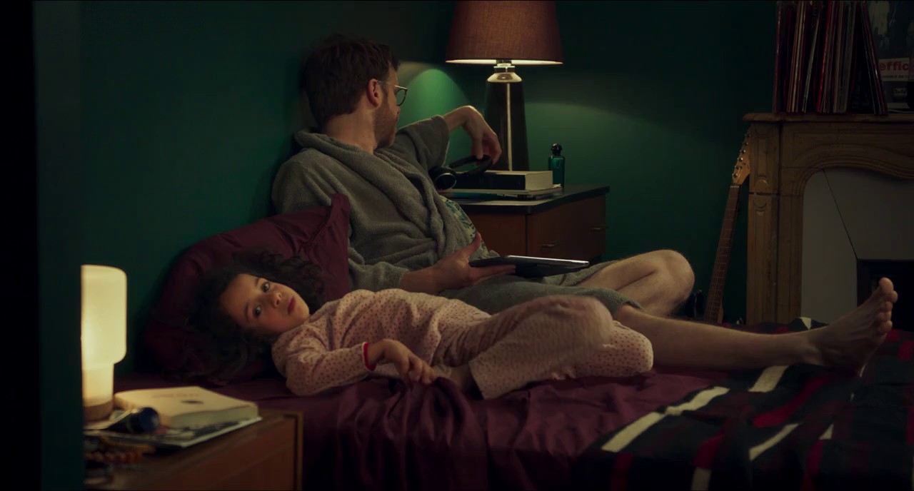 Perfect-Nanny-2019-Hindi-Fra-Blu-Ray-720p-x264-AVC-AAC-6ch-MSub-mkv-0005