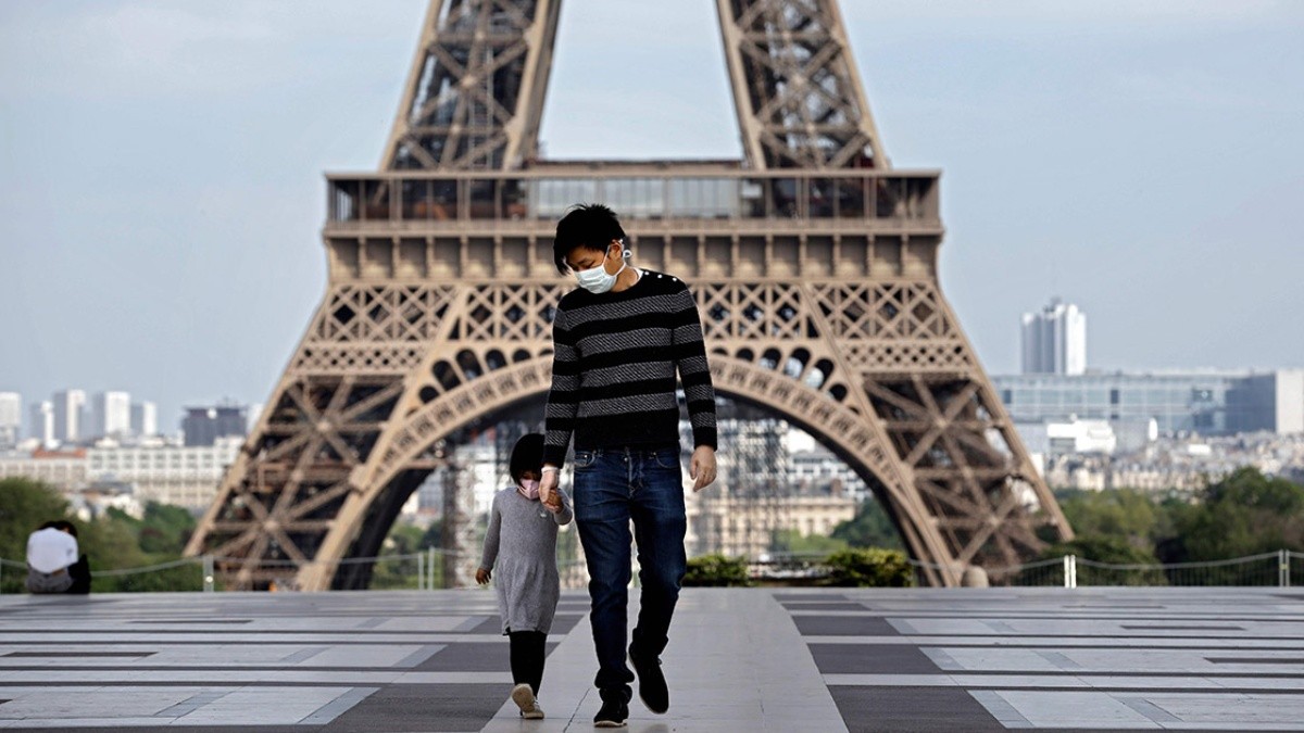 París suspende los festejos públicos de Año Nuevo debido al rebrote de COVID-19