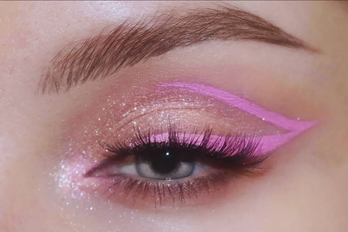 Delineado disco: Barbie inspira la tendencia más femenina del verano