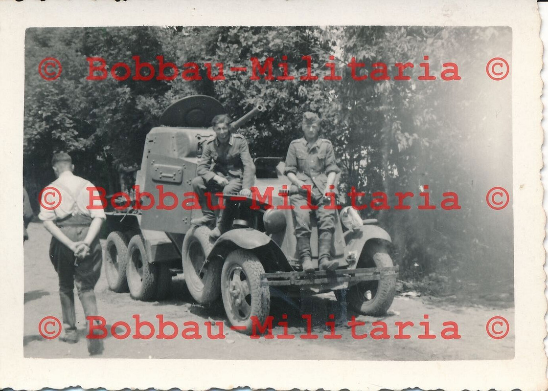 Russland Wehrmacht mit russischen BA-10 Beute Panzerspähwagen 1941 russian