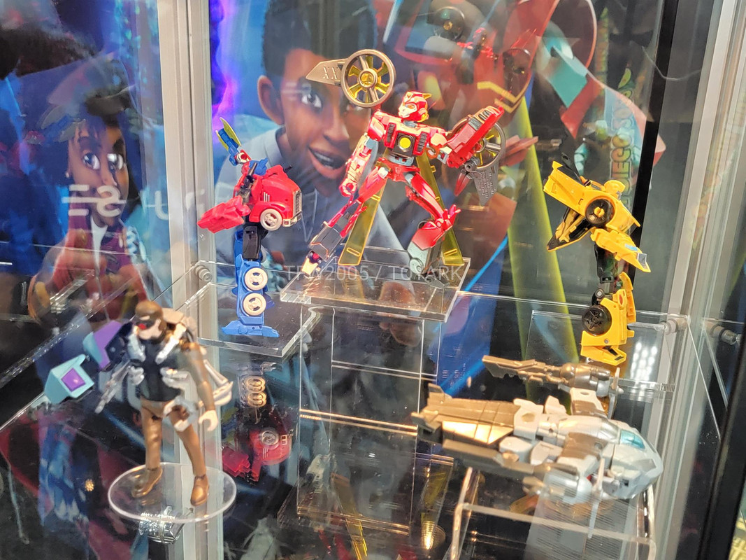 Transformers-EarthSpark-Toys-Reveal-02