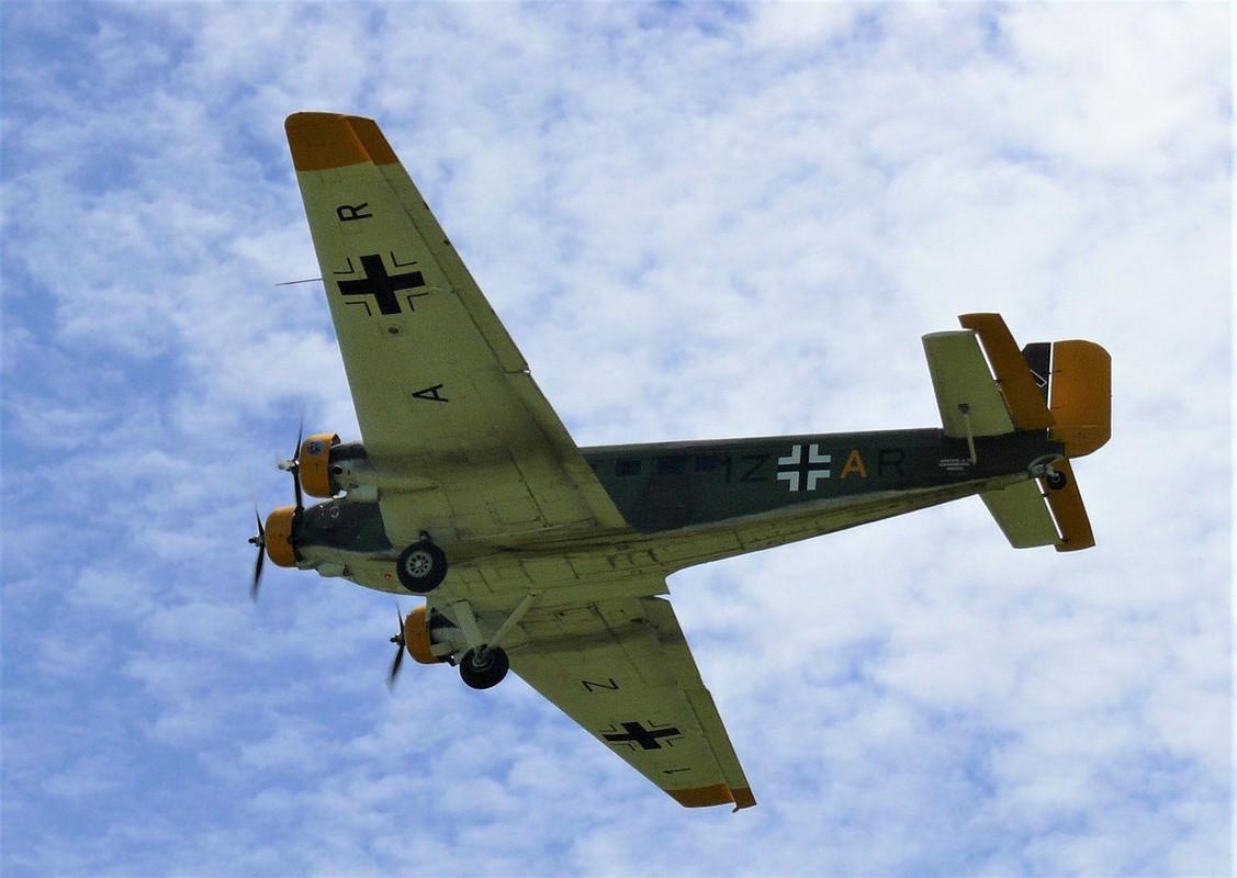 Avions volants sauves de la casse WWII - Page 25 CASA-352-N352-JU-In-Flight-over-the-Military-Aviation-Museum-VA