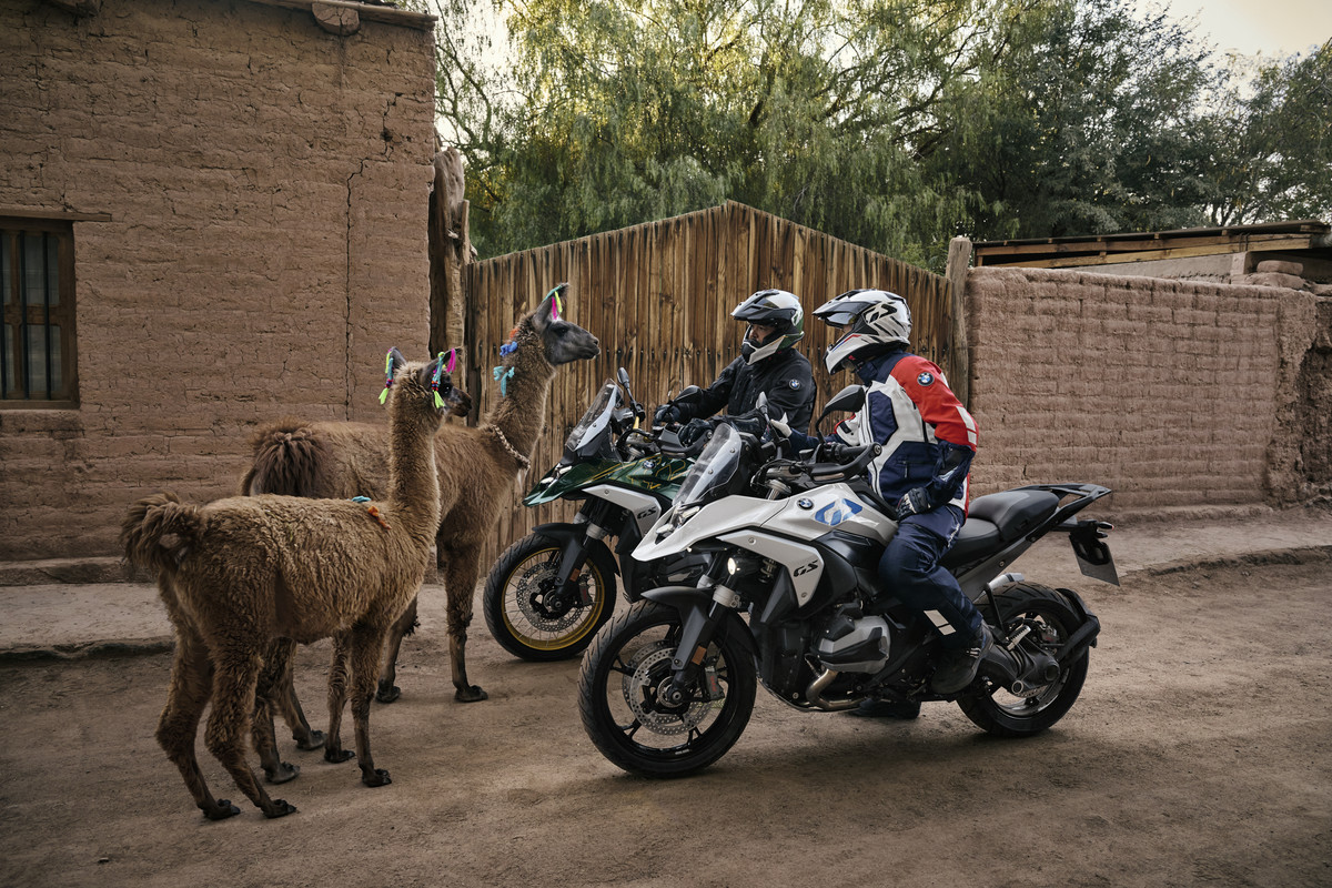 P90533736_highRes_bmw-motorrad-clothin