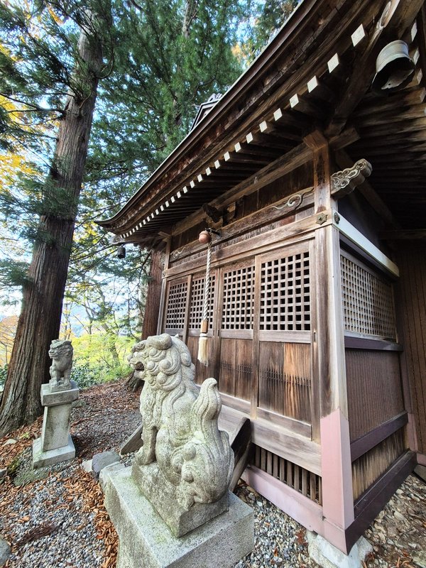 Cabañas y templo en Shirakawa-14-11-2024 - Japón y sus Pueblos-2024 (18)