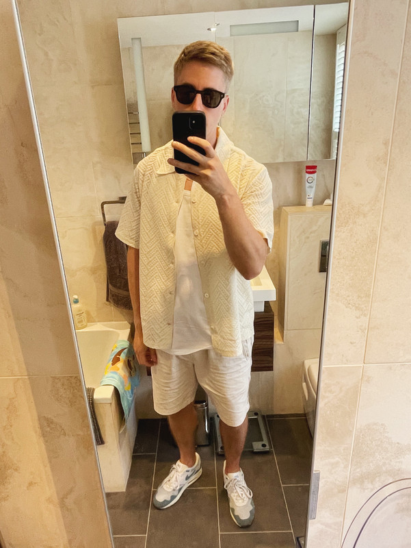 CB9CB634-9129-4C4E-989B-4D98F9D22B48