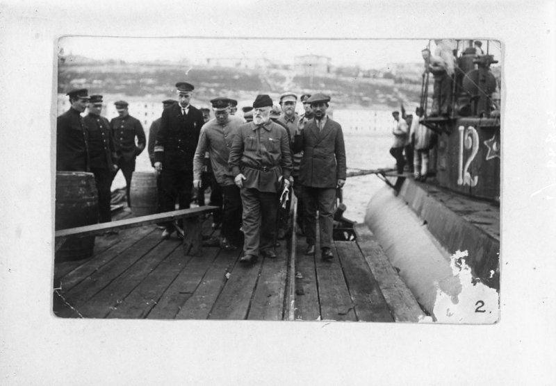 Старый большевик Миха Ухания на ПЛ АГ-12...