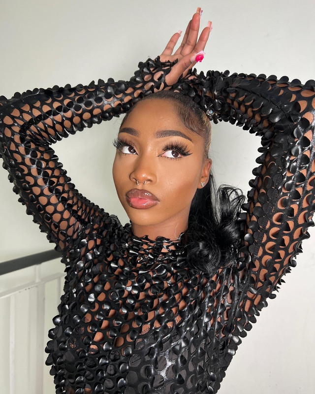 [Image: Fm2-YXT-Xw-A0-9-Mu.jpg]