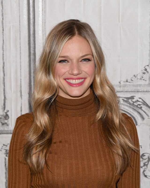 Tracy Spiridakos AOL Build Series in NYC 23 04 2019 18X