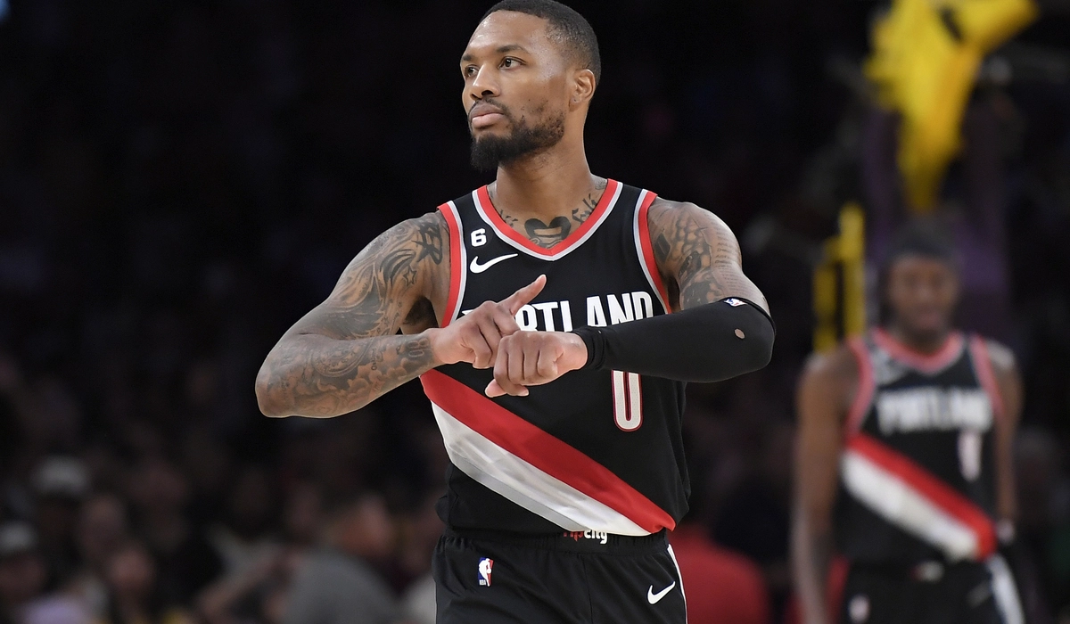 Damian Lillard playing for Blazers