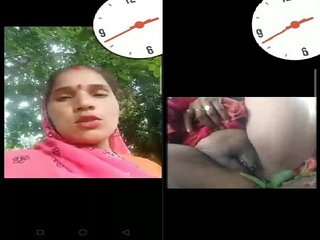 Desi nude video of a horny bhabhi displaying pussy