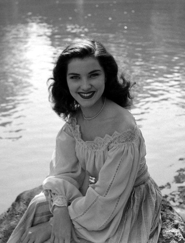 debra_paget_304