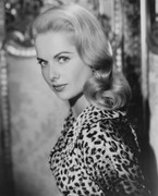 Martha-Hyer-a171