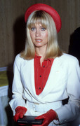 Olivia-Newton-Johnon-md59