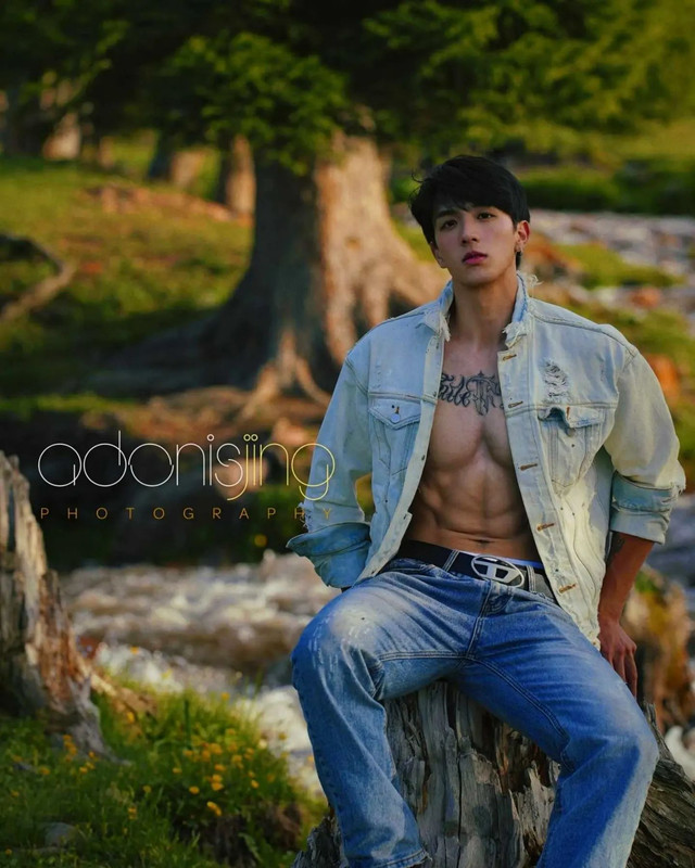 Photo shared by Chinese hunks 全球華男 on July 28, 2023 tagging @hothunk_china_, and @adonisjing2023.