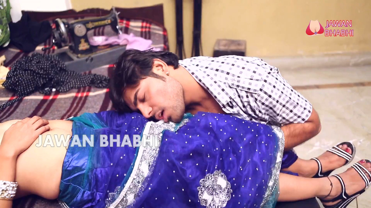 Garam Bhabhi Ki Bra Utari Tailor Ne.mp4_snapshot_06.45_[2021.09.25_15.54.26]